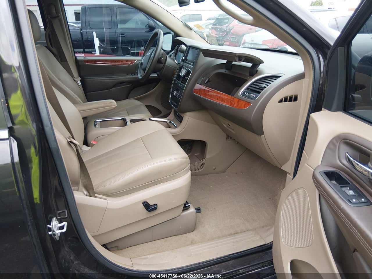 2015 CHRYSLER TOWN &amp; COUNTRY TOURING-L · 5/11