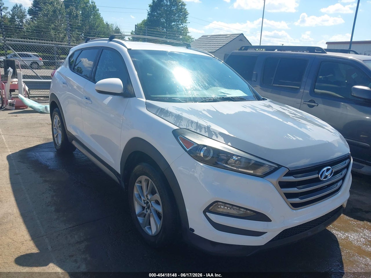 KM8J33A49HU****** · 2017 HYUNDAI TUCSON SE