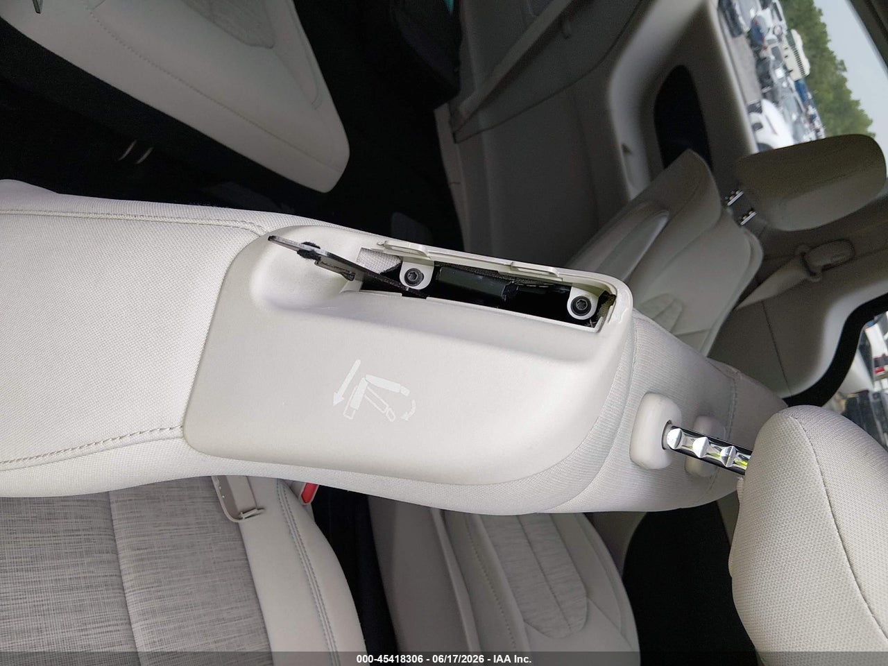 2018 CHRYSLER PACIFICA HYBRID TOURING PLUS · 6/11
