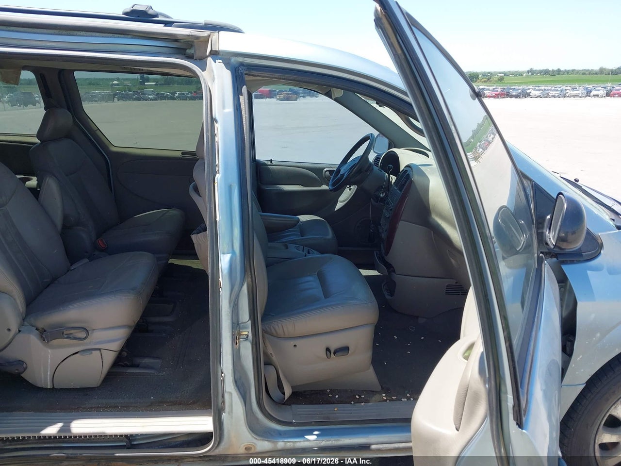 2003 CHRYSLER TOWN &amp; COUNTRY LXI · 5/11