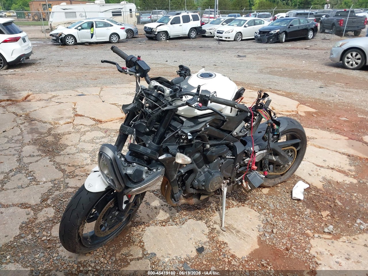 SMTA604S8RT****** · 2024 TRIUMPH MOTORCYCLE STREET TRIPLE 765 R