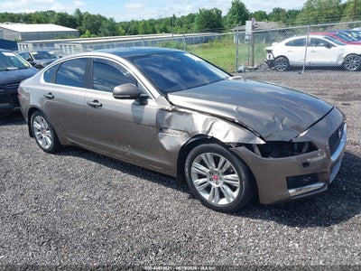 SAJBD4BV5HC****** · 2017 JAGUAR XF 35T PREMIUM