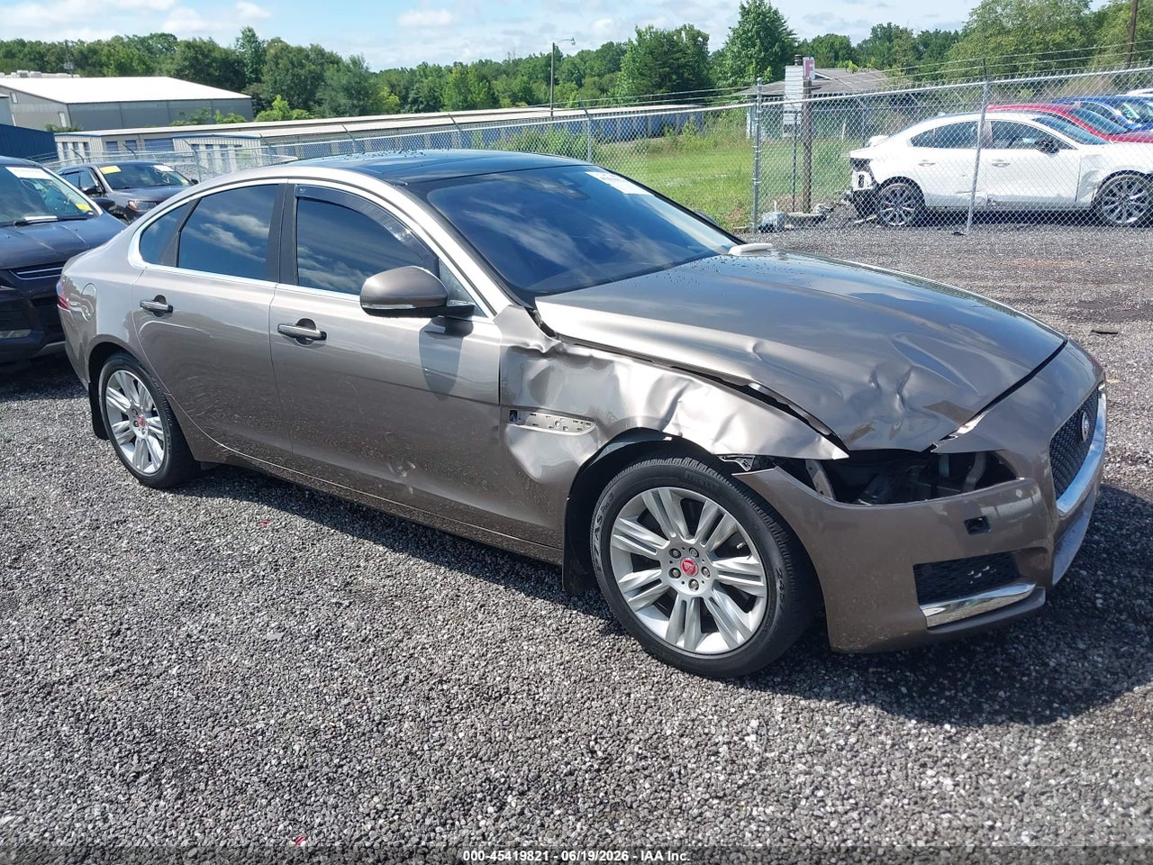 SAJBD4BV5HC****** · 2017 JAGUAR XF 35T PREMIUM