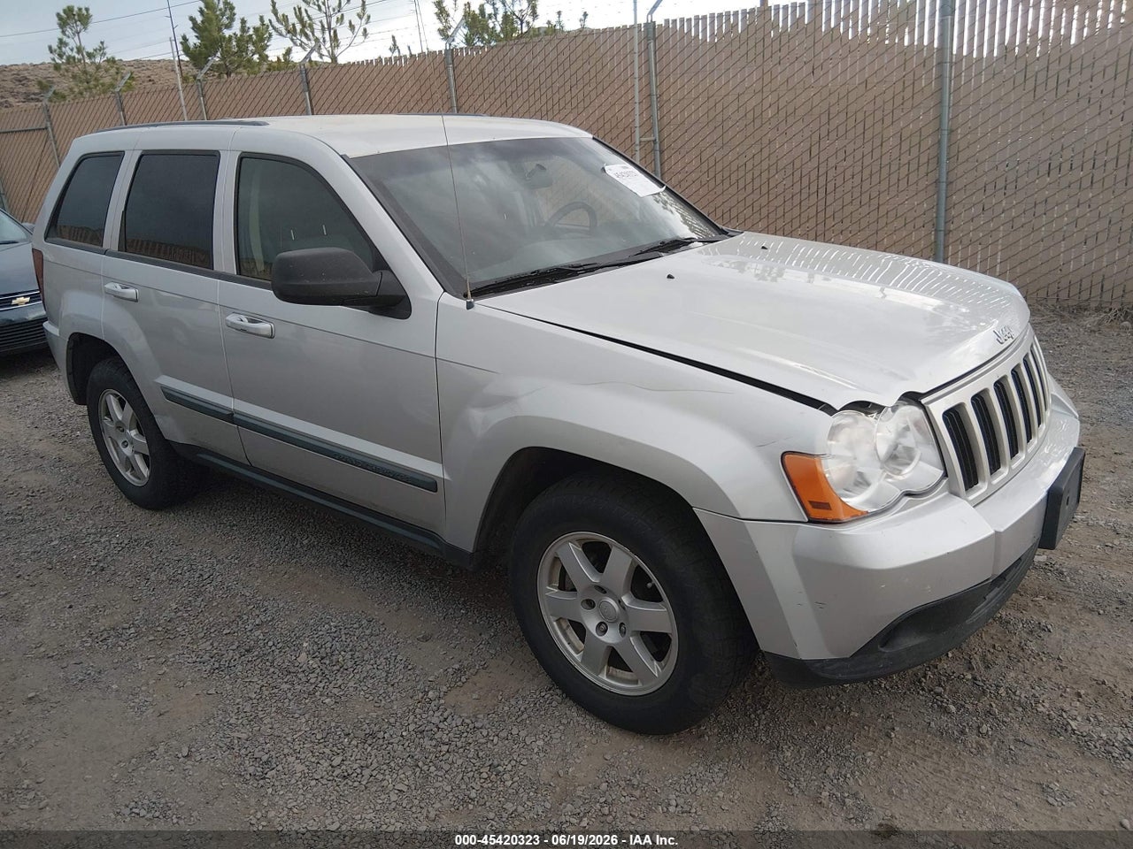 1J8GR48K38C****** · 2008 JEEP GRAND CHEROKEE LAREDO