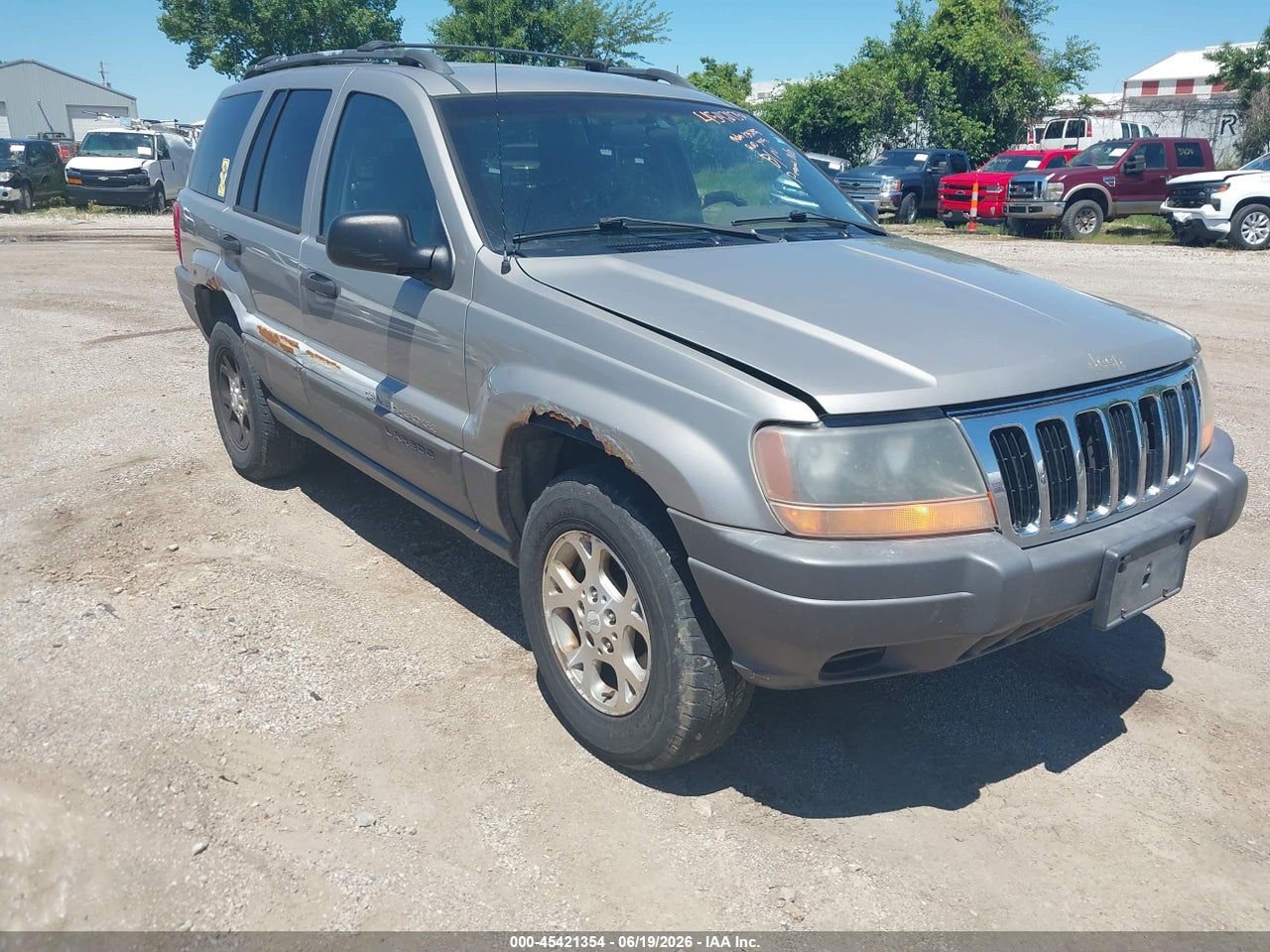 1J4GW48S61C****** · 2001 JEEP GRAND CHEROKEE LAREDO