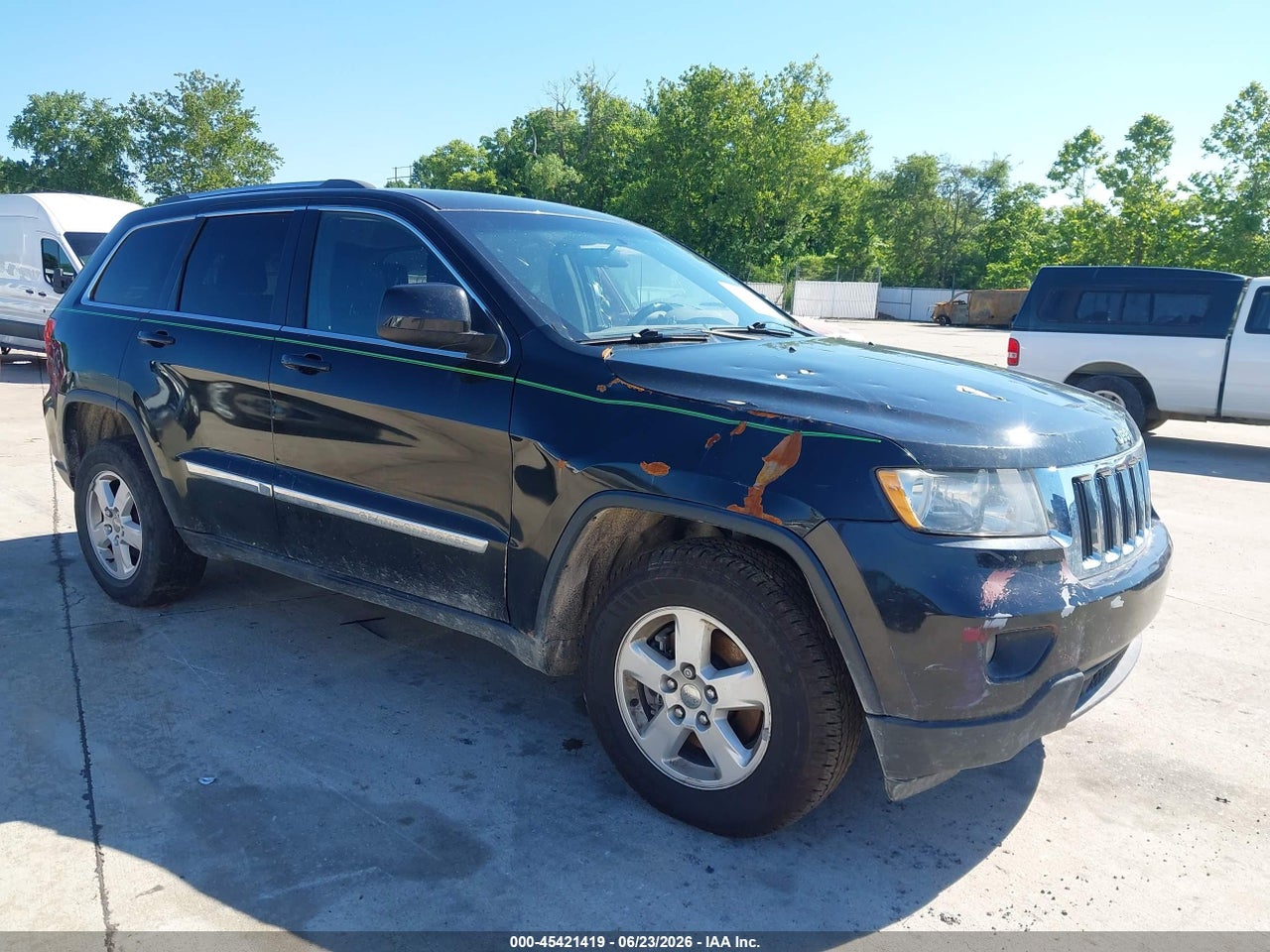 1J4RR4GG8BC****** · 2011 JEEP GRAND CHEROKEE LAREDO
