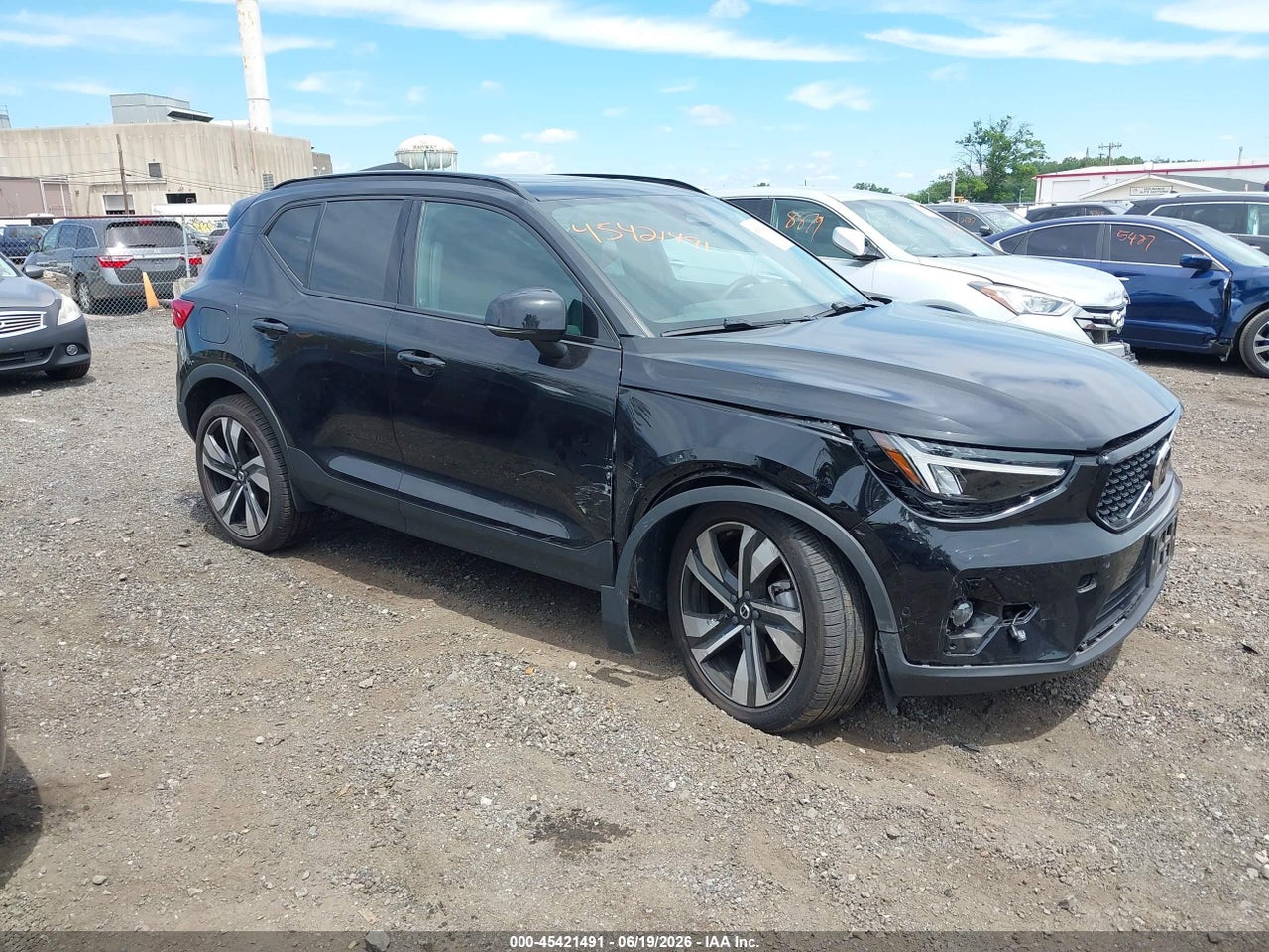 2025 VOLVO XC40 B5 PLUS DARK THEME