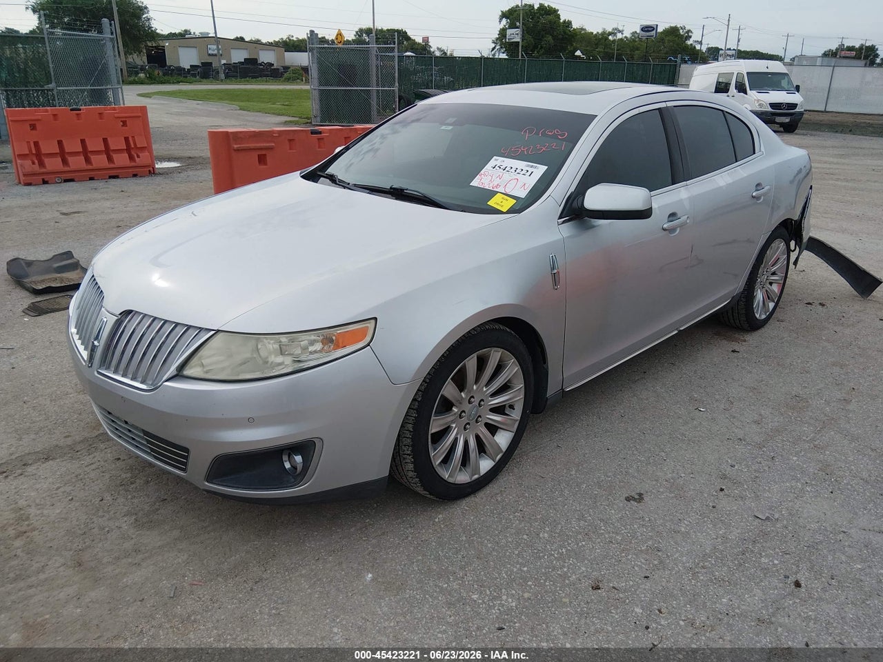 2011 LINCOLN MKS · 2/11