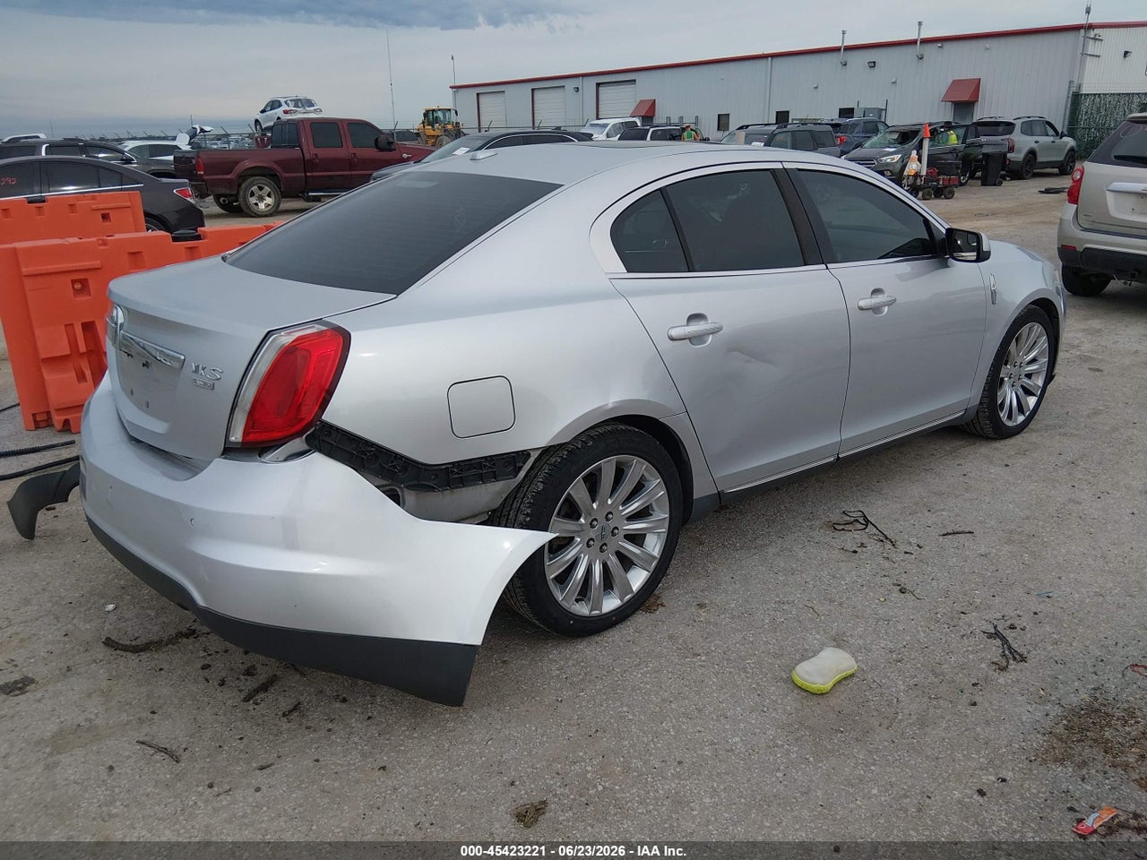 2011 LINCOLN MKS · 4/11