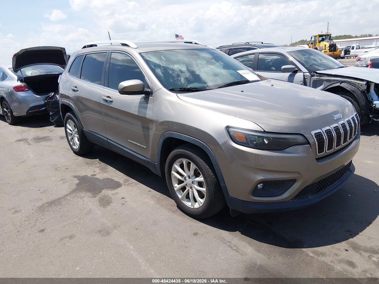 1C4PJLCB0KD****** · 2019 JEEP CHEROKEE LATITUDE FWD