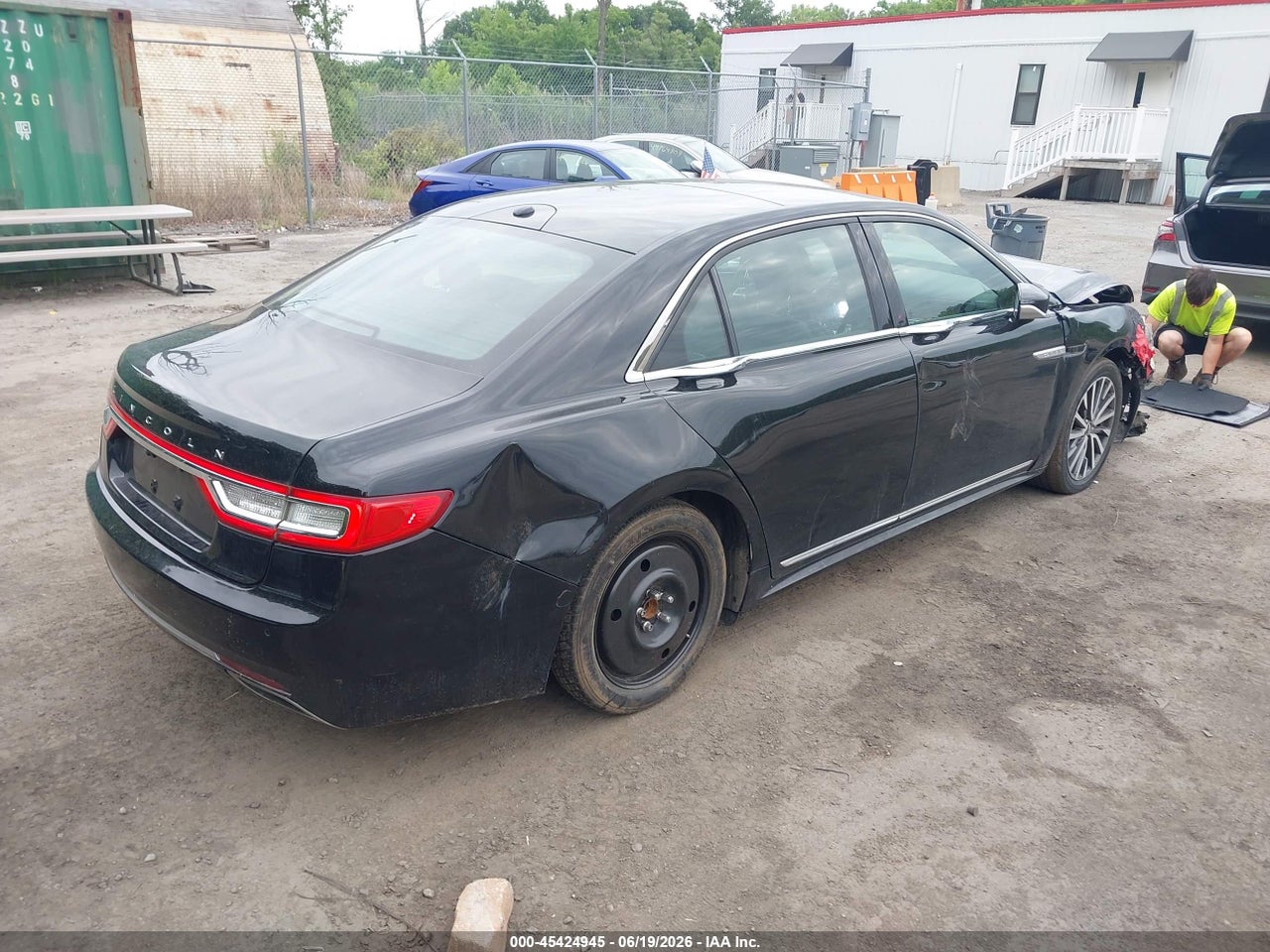 2017 LINCOLN CONTINENTAL SELECT · 4/11