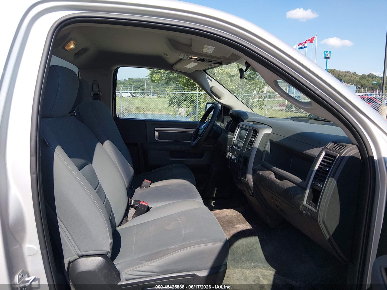 2017 RAM 1500 TRADESMAN  4X2 8' BOX · 5/11