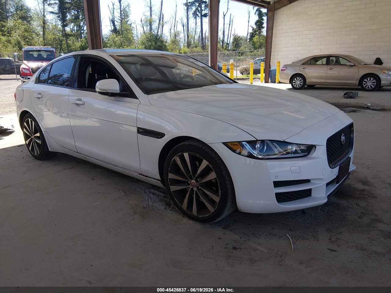 SAJAE4BGXHA****** · 2017 JAGUAR XE 25T PRESTIGE