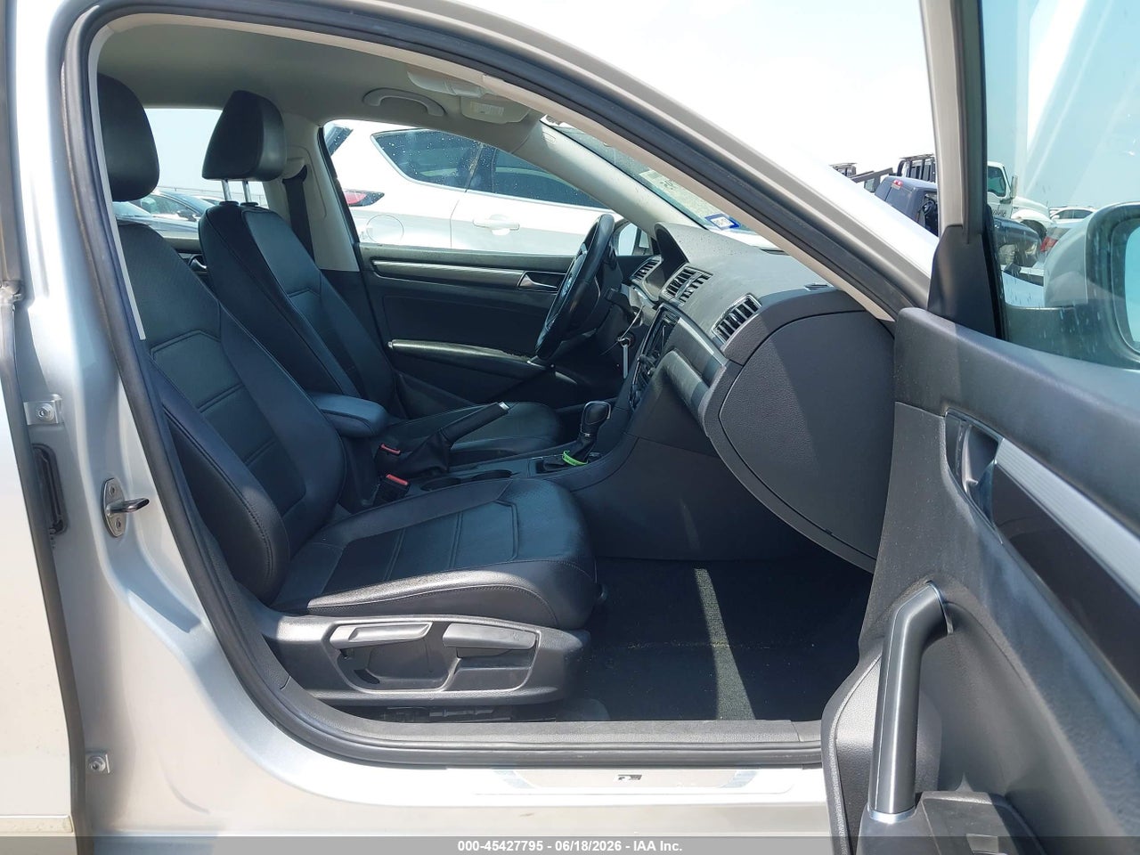 2017 VOLKSWAGEN PASSAT 1.8T R-LINE · 5/11
