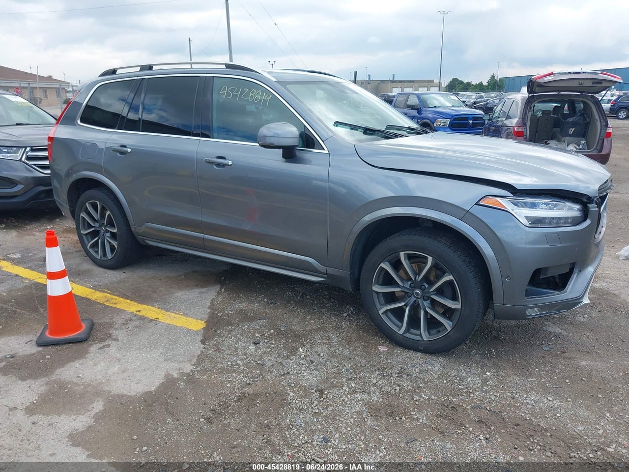 YV4A22PK2H1****** · 2017 VOLVO XC90 T6 MOMENTUM