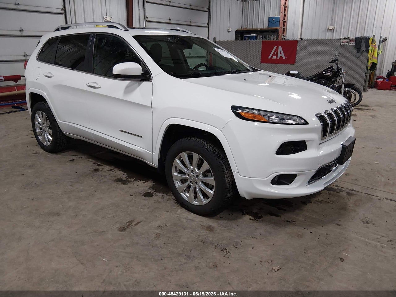 1C4PJMJS6HW****** · 2017 JEEP CHEROKEE OVERLAND 4X4