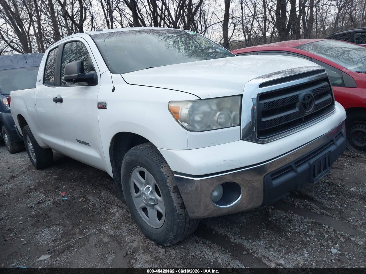 5TFUW5F16BX****** · 2011 TOYOTA TUNDRA GRADE 5.7L V8