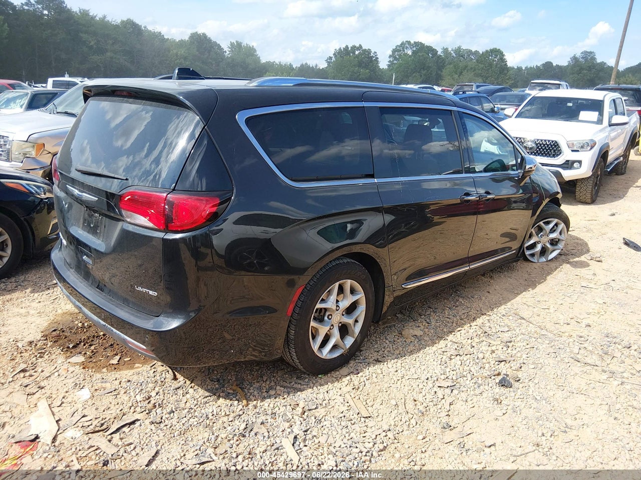 2020 CHRYSLER PACIFICA LIMITED · 4/11