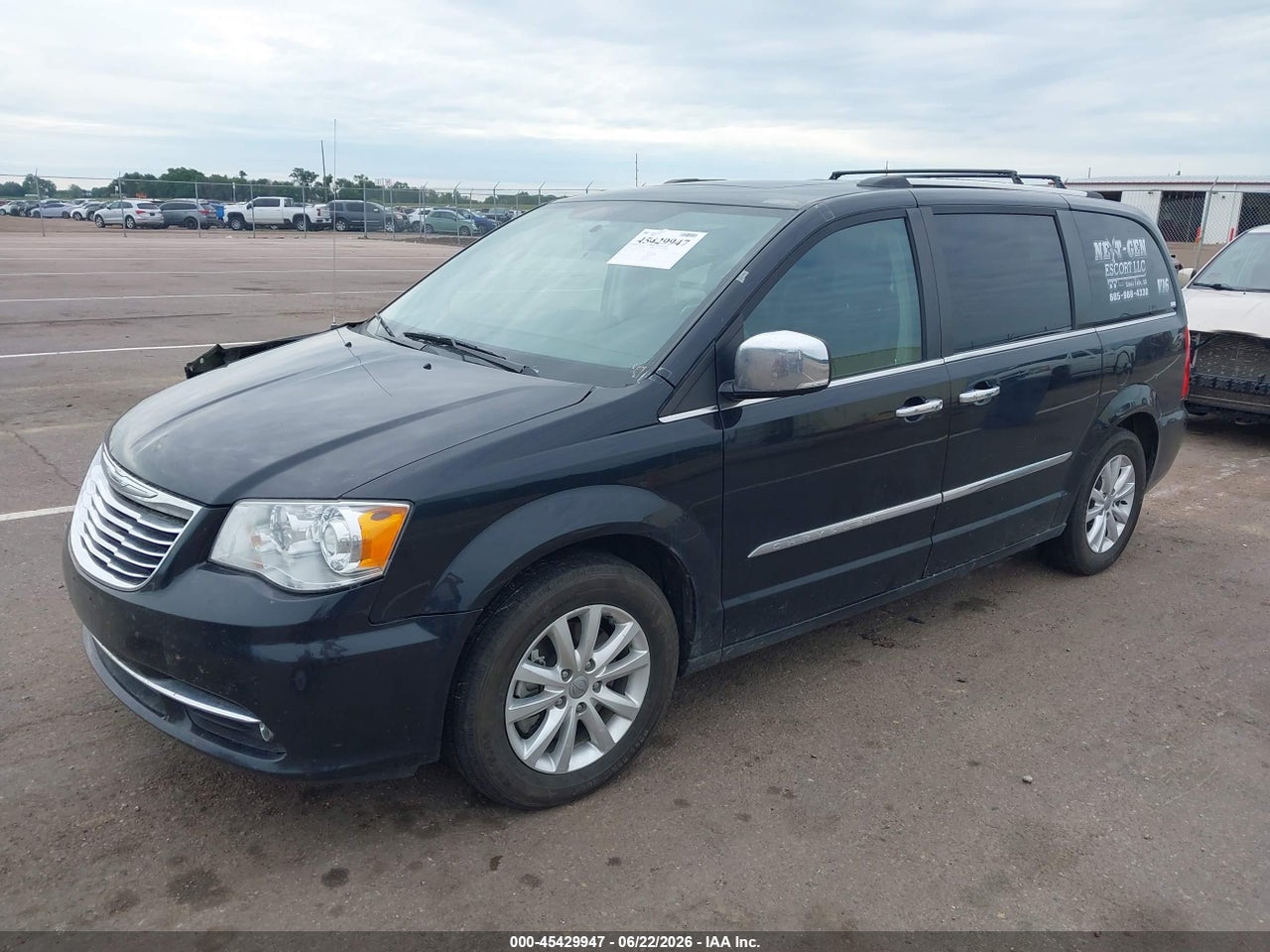 2016 CHRYSLER TOWN &amp; COUNTRY LIMITED PLATINUM · 2/11