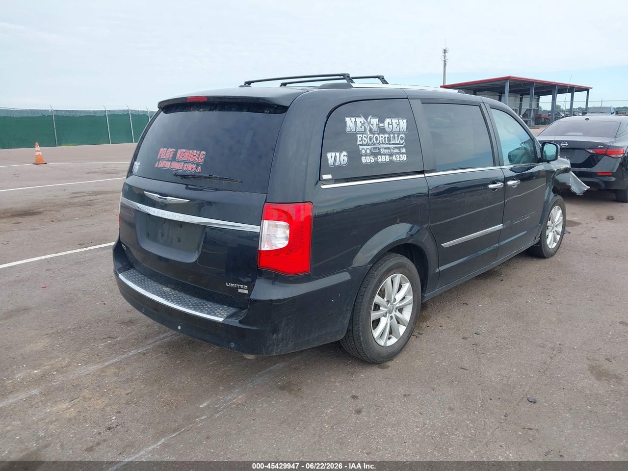 2016 CHRYSLER TOWN &amp; COUNTRY LIMITED PLATINUM · 4/11