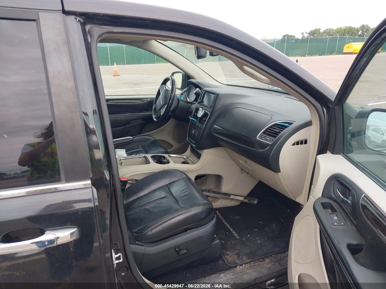 2016 CHRYSLER TOWN &amp; COUNTRY LIMITED PLATINUM · 5/11