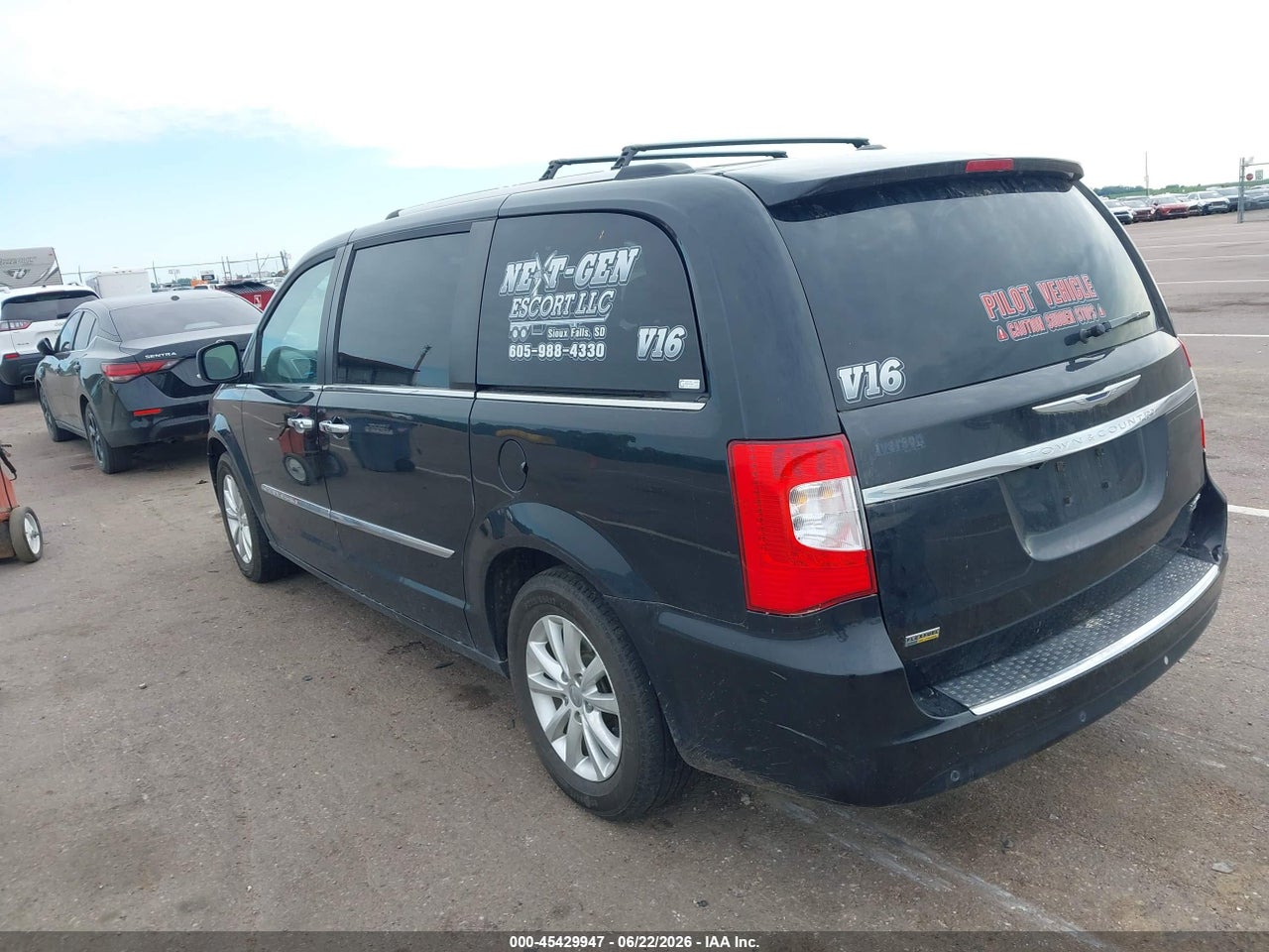 2016 CHRYSLER TOWN &amp; COUNTRY LIMITED PLATINUM · 3/11