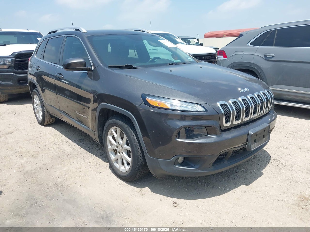 1C4PJLCB8HW****** · 2017 JEEP CHEROKEE LATITUDE FWD