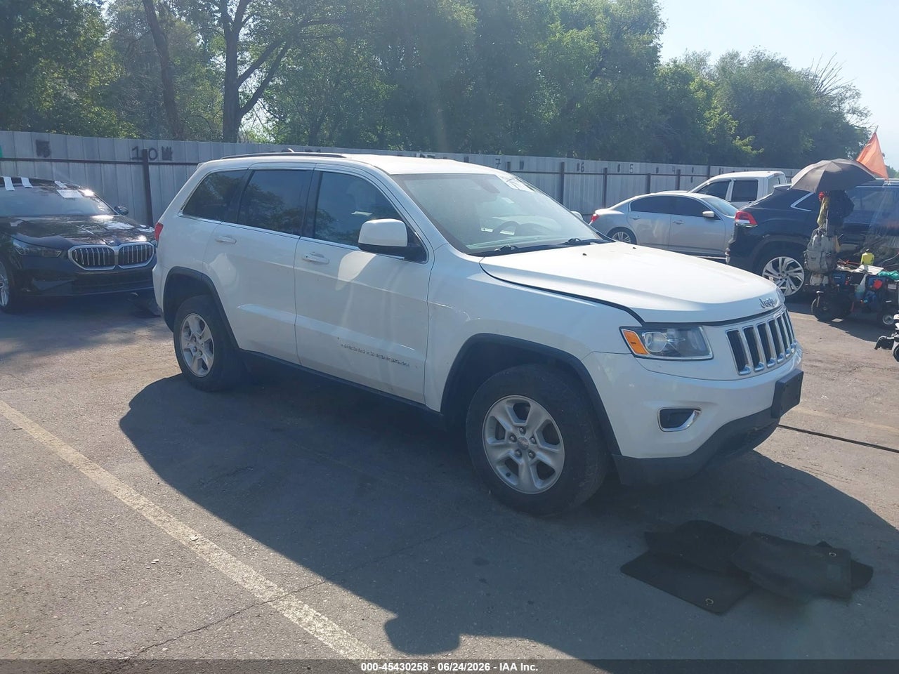 1C4RJFAG2FC****** · 2015 JEEP GRAND CHEROKEE LAREDO