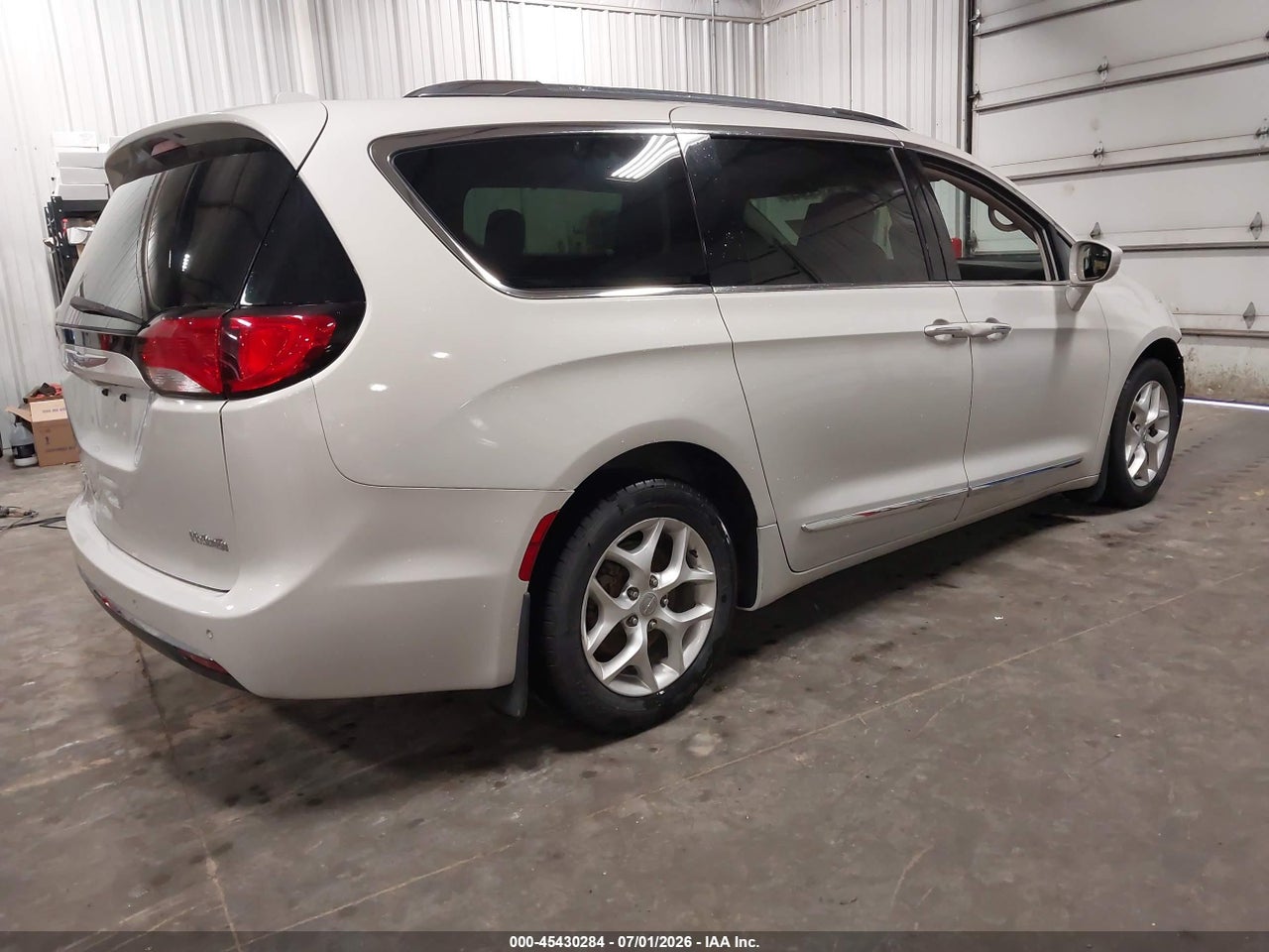2017 CHRYSLER PACIFICA TOURING-L PLUS · 4/11