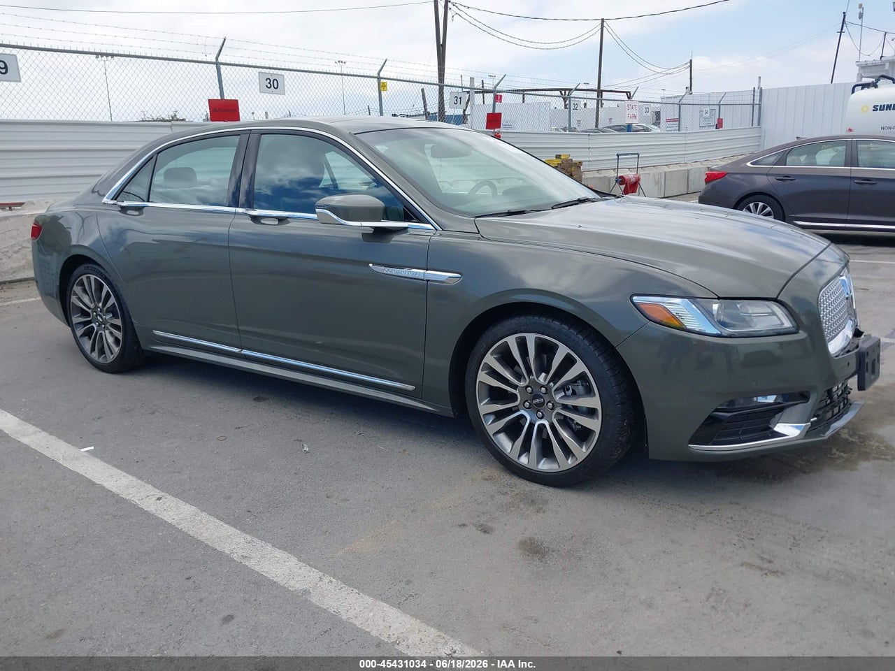 1LN6L9TK8H5****** · 2017 LINCOLN CONTINENTAL SELECT