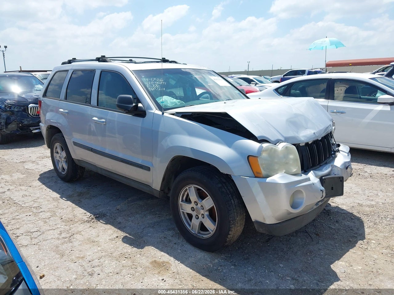 1J8GS48K27C****** · 2007 JEEP GRAND CHEROKEE LAREDO