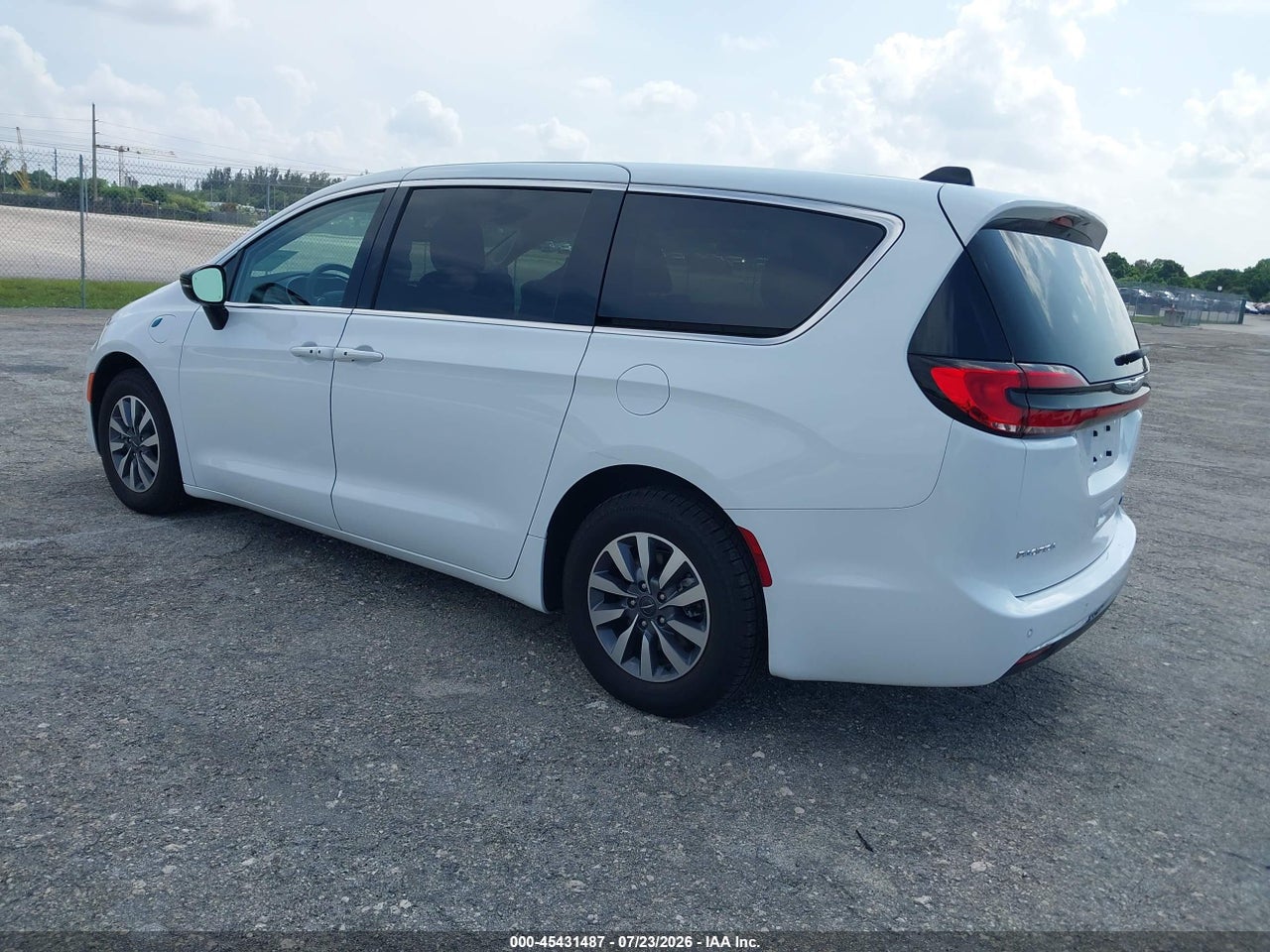 2024 CHRYSLER PACIFICA HYBRID SELECT · 3/11