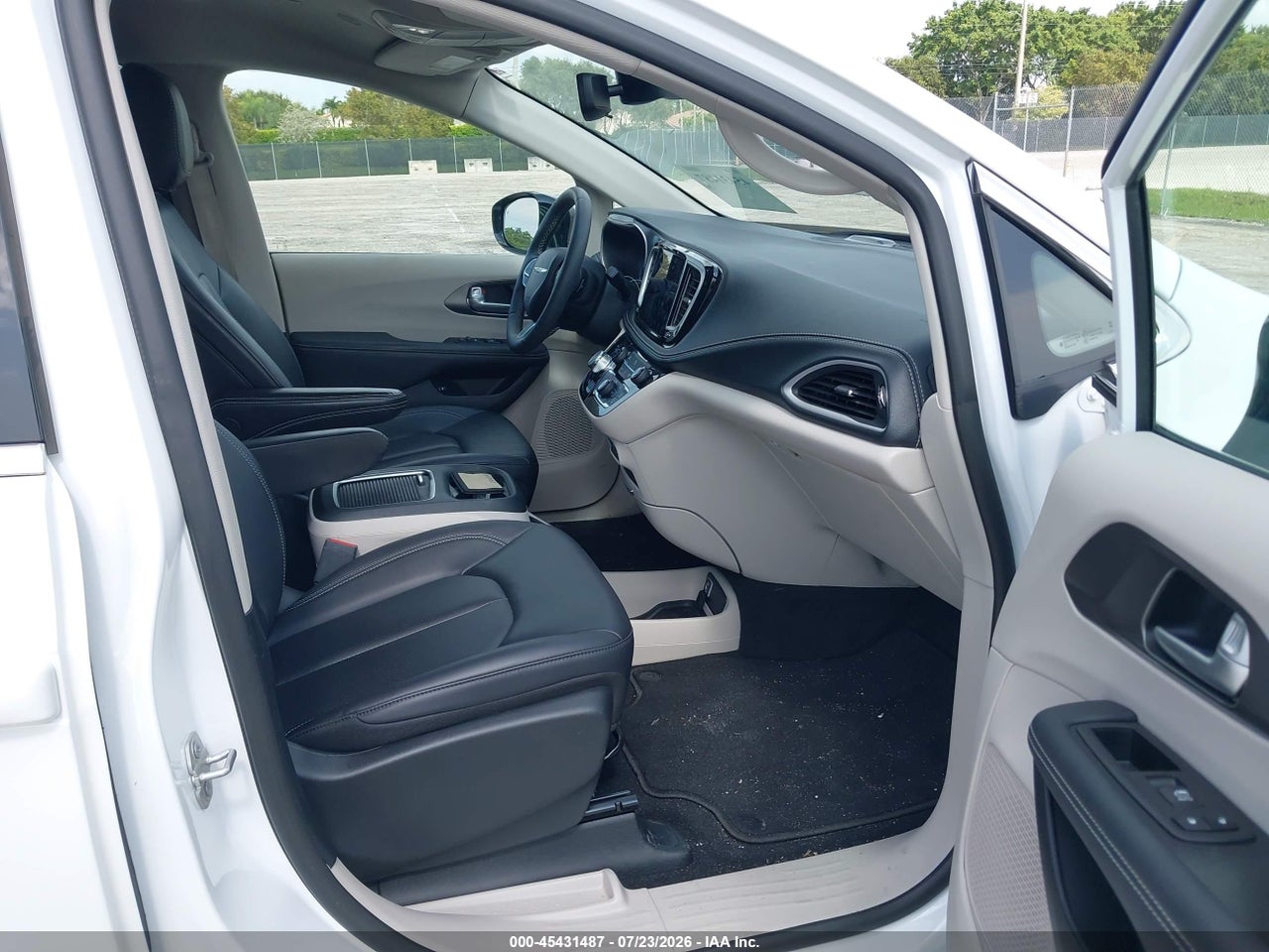 2024 CHRYSLER PACIFICA HYBRID SELECT · 5/11