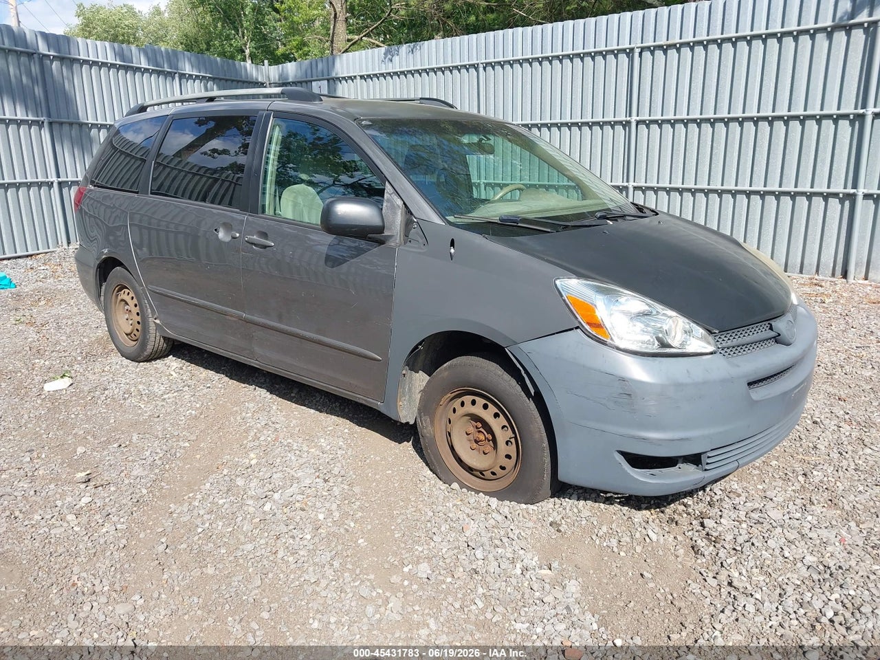 5TDZA23C55S****** · 2005 TOYOTA SIENNA LE