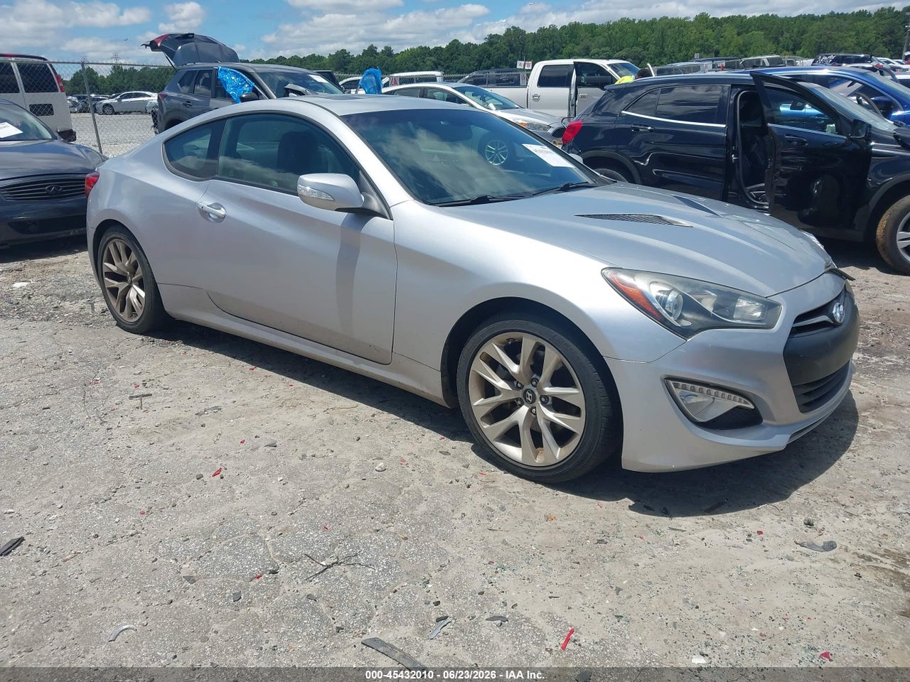 KMHHU6KJ8DU****** · 2013 HYUNDAI GENESIS 3.8 GRAND TOURING