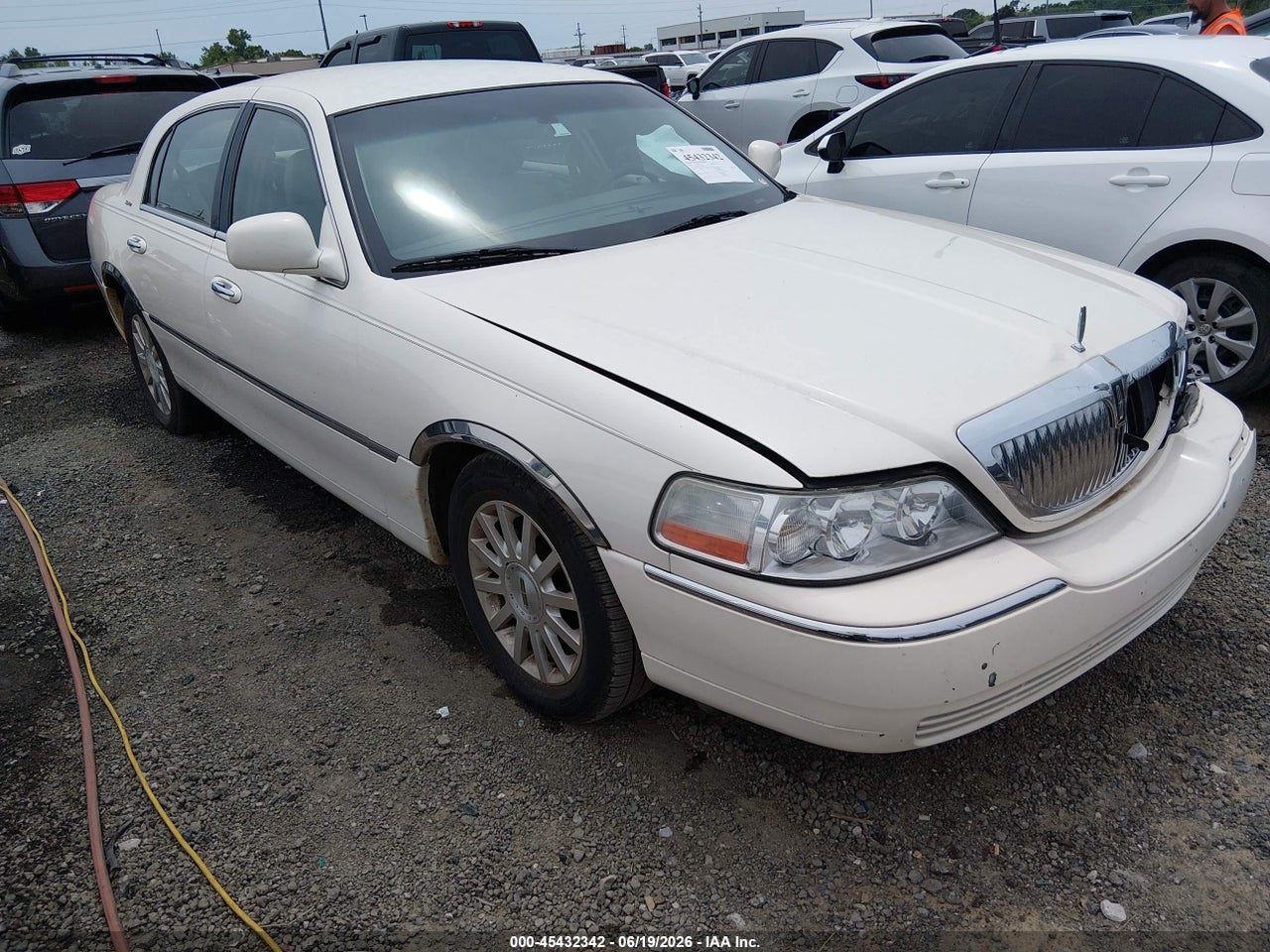 1LNHM81W27Y****** · 2007 LINCOLN TOWN CAR SIGNATURE