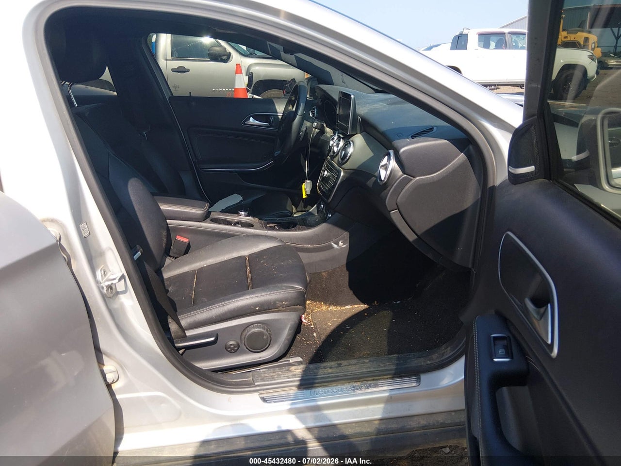 2016 MERCEDES-BENZ GLA 250 · 5/11