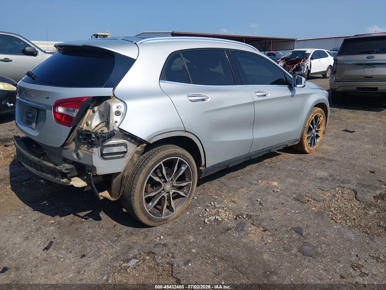 2016 MERCEDES-BENZ GLA 250 · 4/11