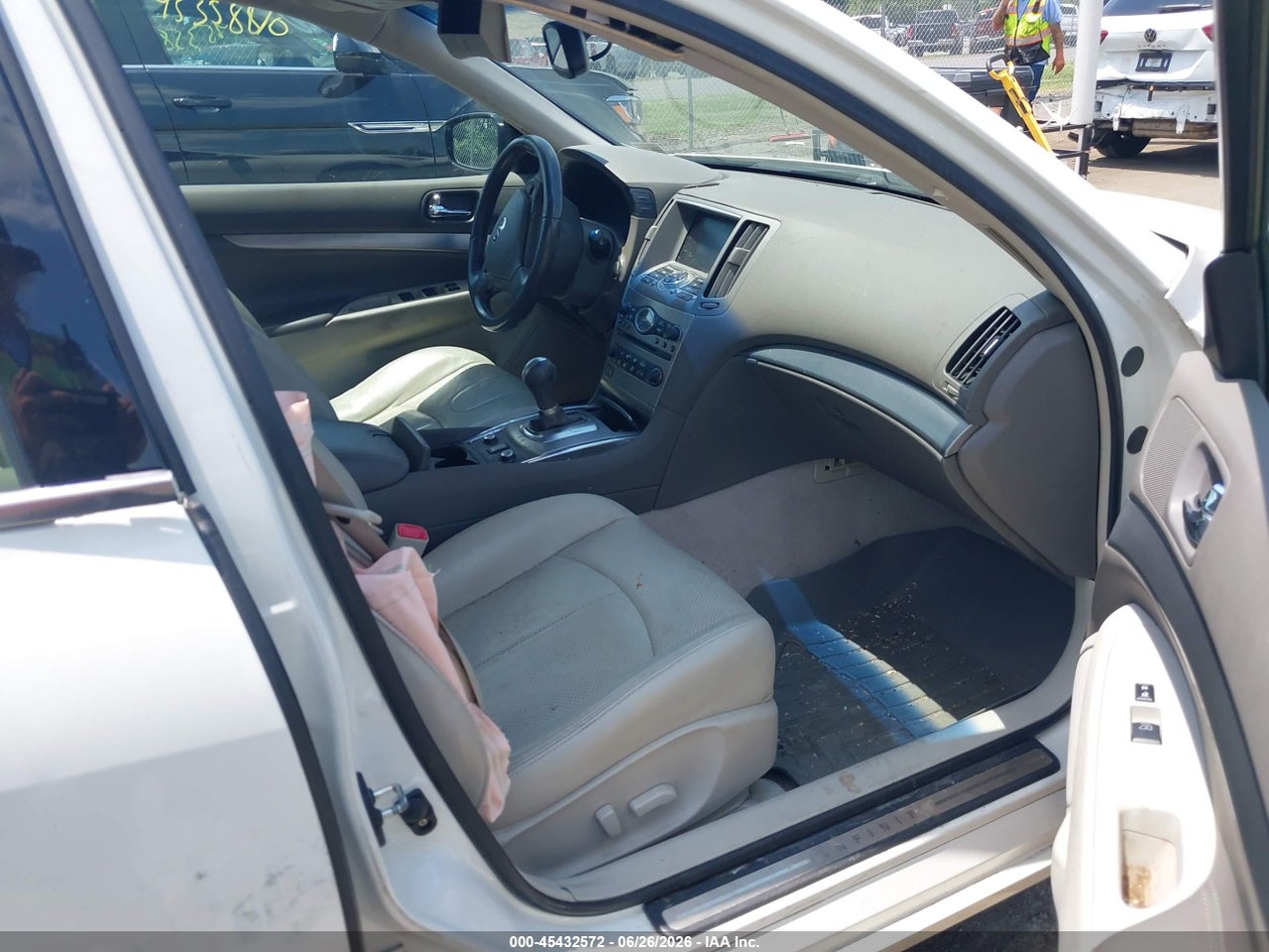 2011 INFINITI G25X   · 5/11