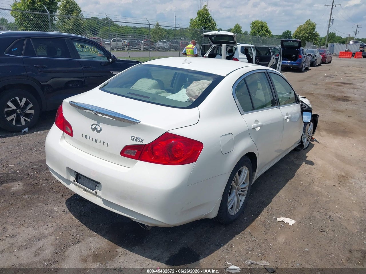 2011 INFINITI G25X   · 4/11