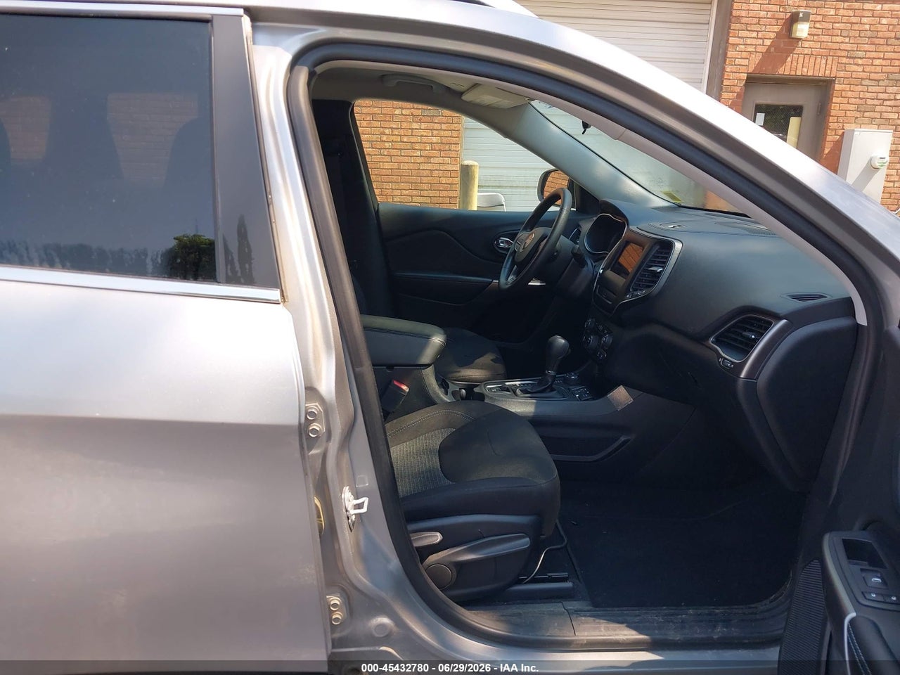 2019 JEEP CHEROKEE LATITUDE 4X4 · 5/11
