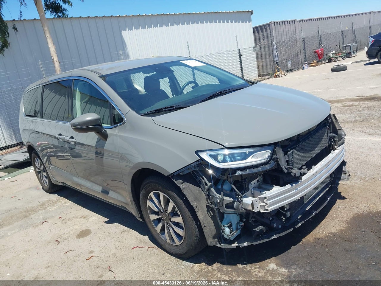 2C4RC1L74PR****** · 2023 CHRYSLER PACIFICA HYBRID TOURING L