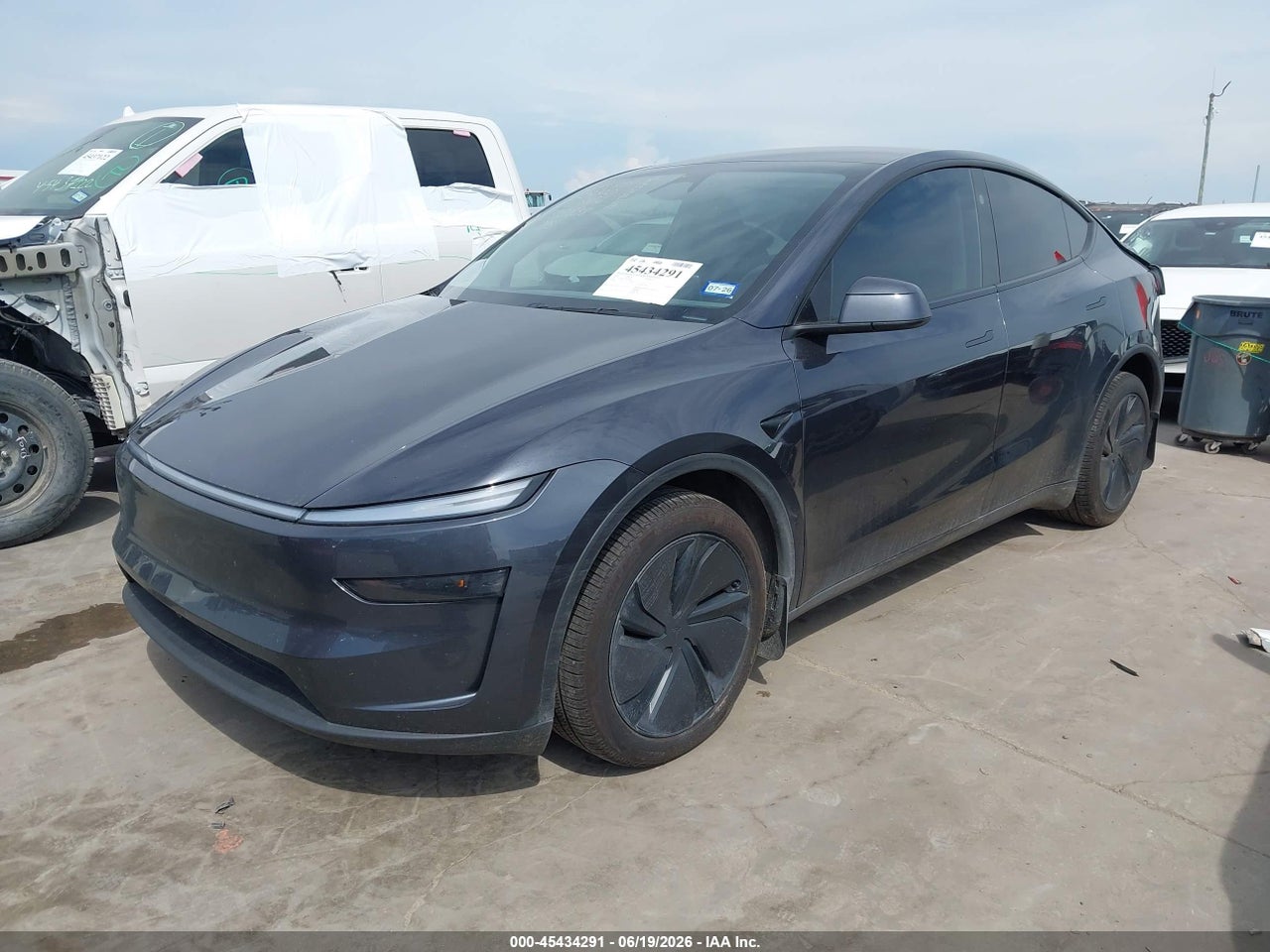 2026 TESLA MODEL Y ALL-WHEEL DRIVE/LONG RANGE LAUNCH SERIES/PREMIUM ALL-WHEEL DRIVE · 2/9