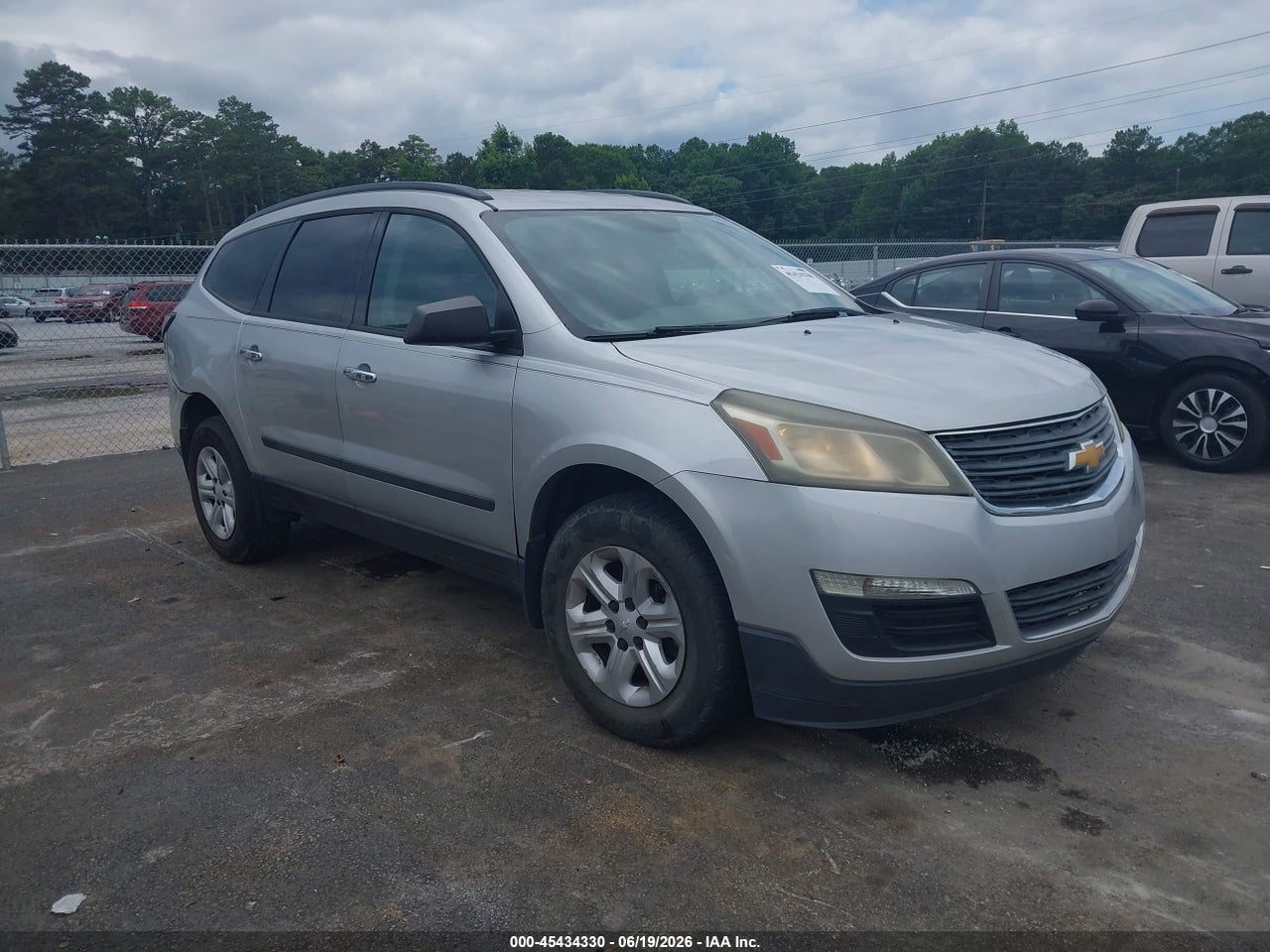 1GNKRFKD7FJ****** · 2015 CHEVROLET TRAVERSE LS