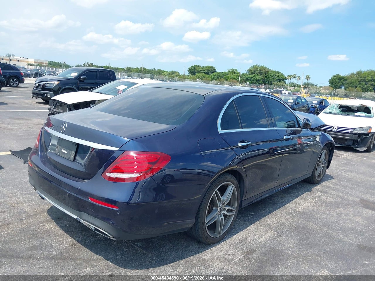 2018 MERCEDES-BENZ E 300   · 4/11
