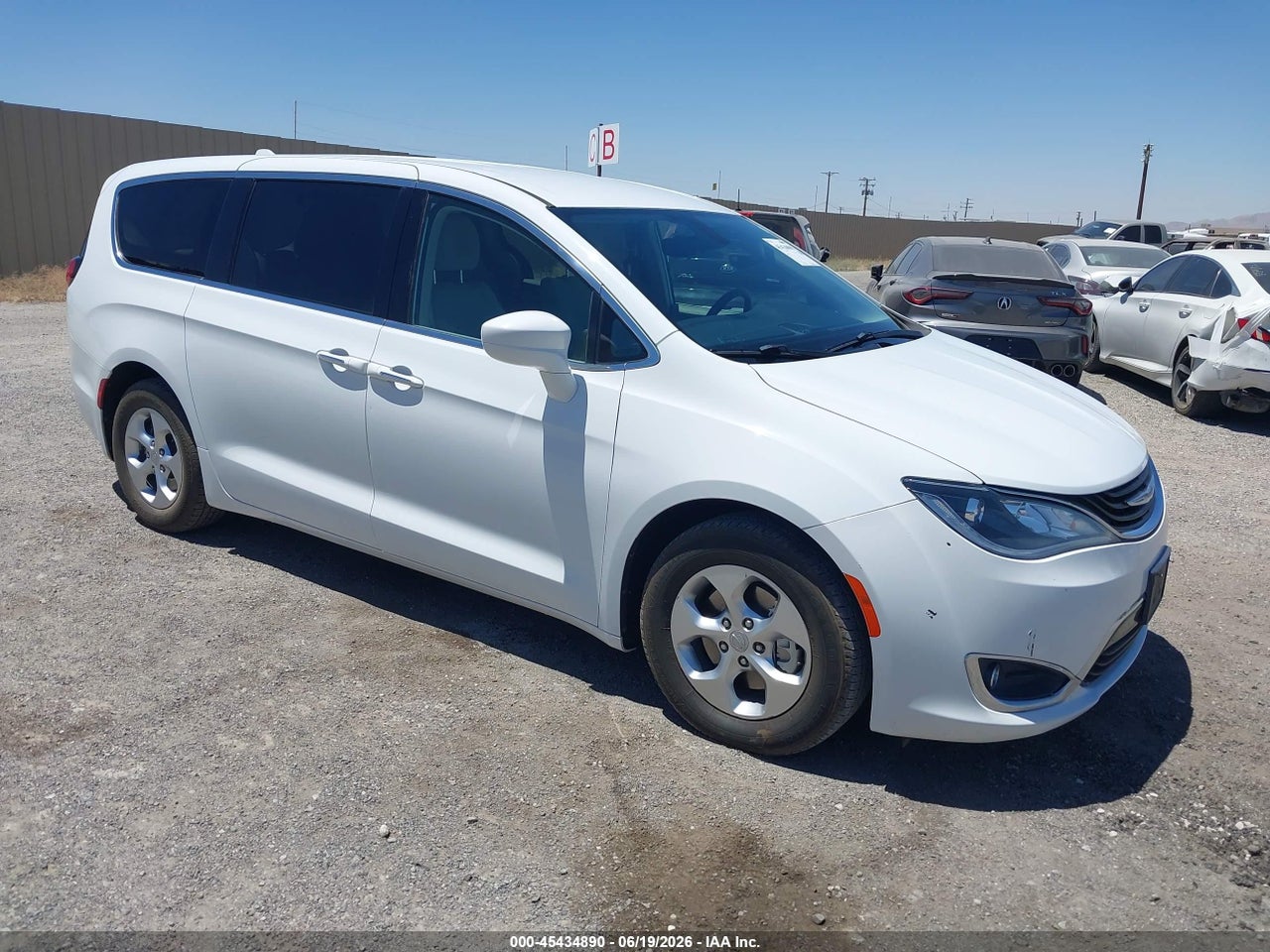 2C4RC1H7XHR****** · 2017 CHRYSLER PACIFICA HYBRID TOURING PLUS