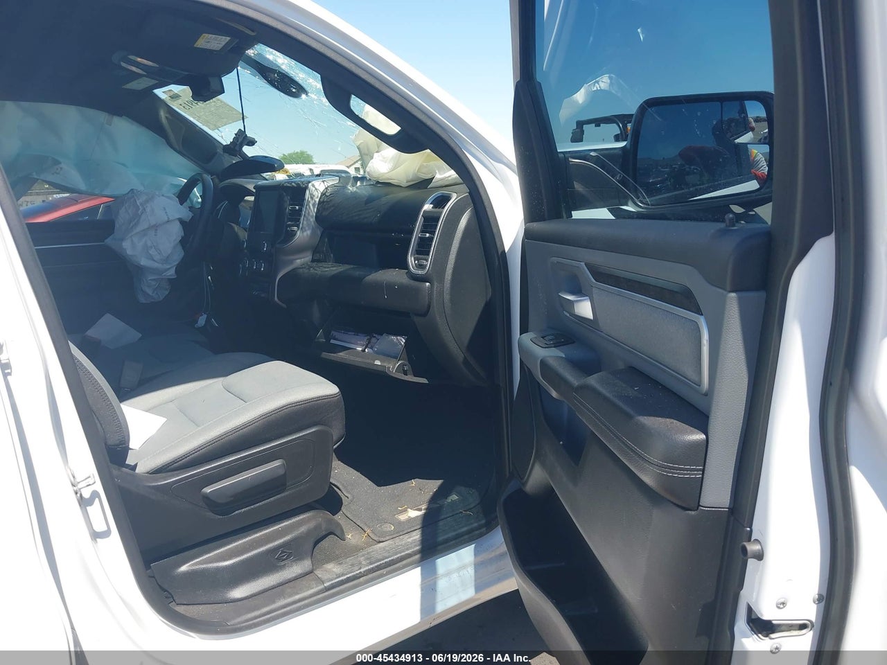 2022 RAM 1500 BIG HORN  4X4 5'7 BOX · 5/11