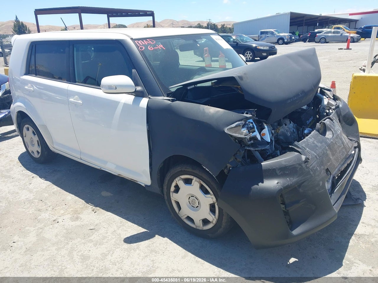 JTLZE4FEXB1****** · 2011 SCION XB