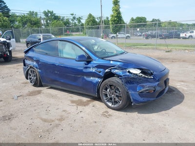 7SAYGAEEXRF****** · 2024 TESLA MODEL Y LONG RANGE DUAL MOTOR ALL-WHEEL DRIVE