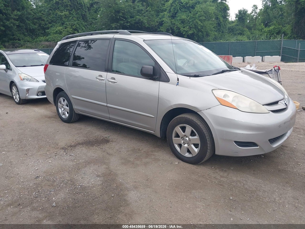 5TDZK23CX7S****** · 2007 TOYOTA SIENNA LE